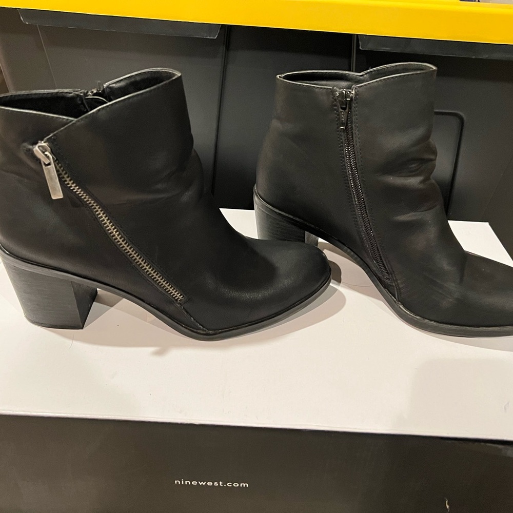 ANA heeled booties - Picture 2 of 6